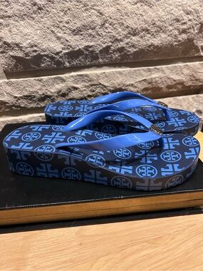 Tory Burch T Monogram Wedge Flip Flops – Periwinkle Blue, Size 6